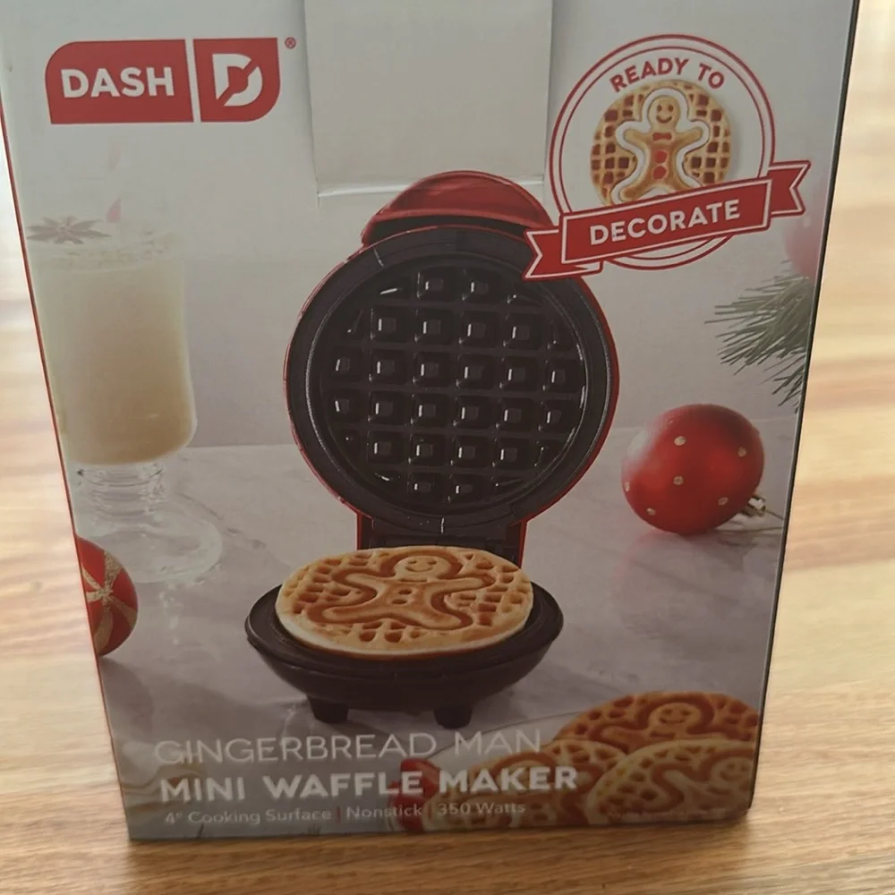 Dash 4” mini waffle maker Gingerbread Man